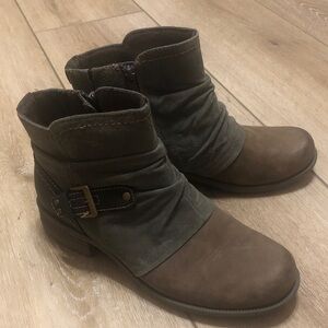 Earth Origin 10 W Brown and Grey  Leather Ankle Boots booties